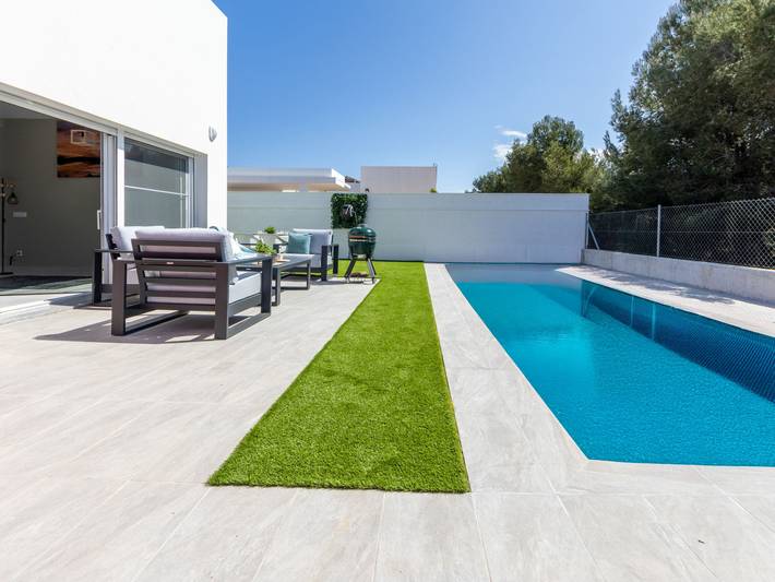 Location de vacances pour 6 personnes, avec jardin ainsi que vue et terrasse, animaux acceptés à Riumar - 2