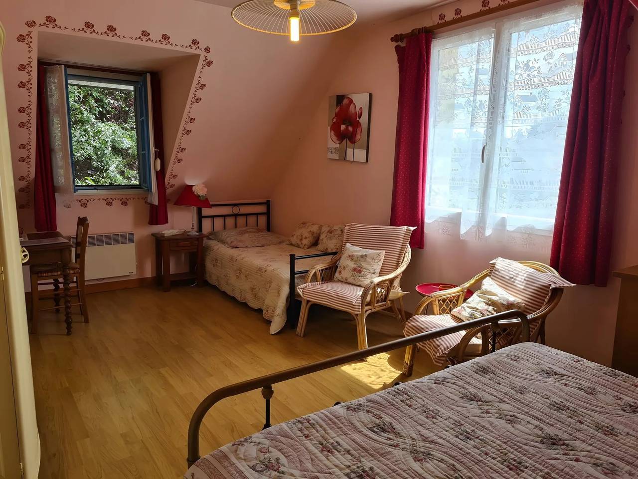 Chambre d’hôtes Rose Briéronne 3p - étage avec terrasse et jardin partagés, Wi-Fi in Saint-Lyphard, Région de Saint-Nazaire