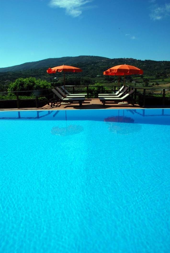 Apartahotel para 3 personas, con vistas y piscina además de jardín y piscina para niños, Se admiten mascotas en Toscana