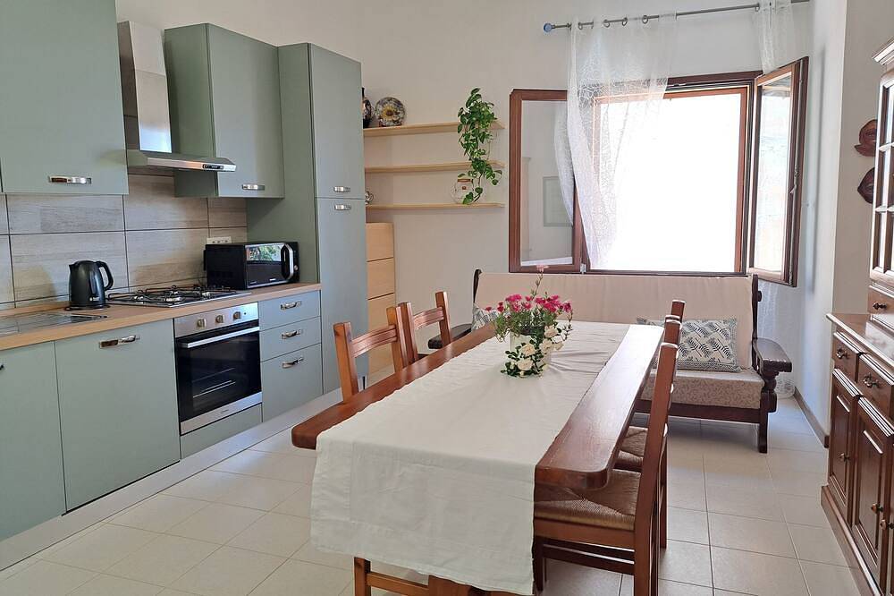 Apartamento entero, 100 sqm apartment in South Sardinia Capoterra. Sea nature and sunshine all year round. in Capoterra, Provincia de Cagliari