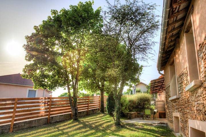 Gîte pour 8 personnes, avec jardin et terrasse, animaux acceptés à Chozeau