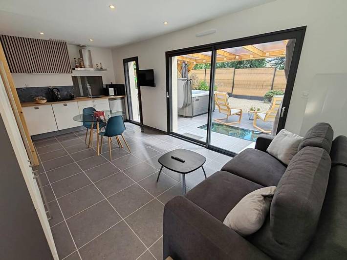 Gîte pour 2 personnes, avec terrasse à Cléguer