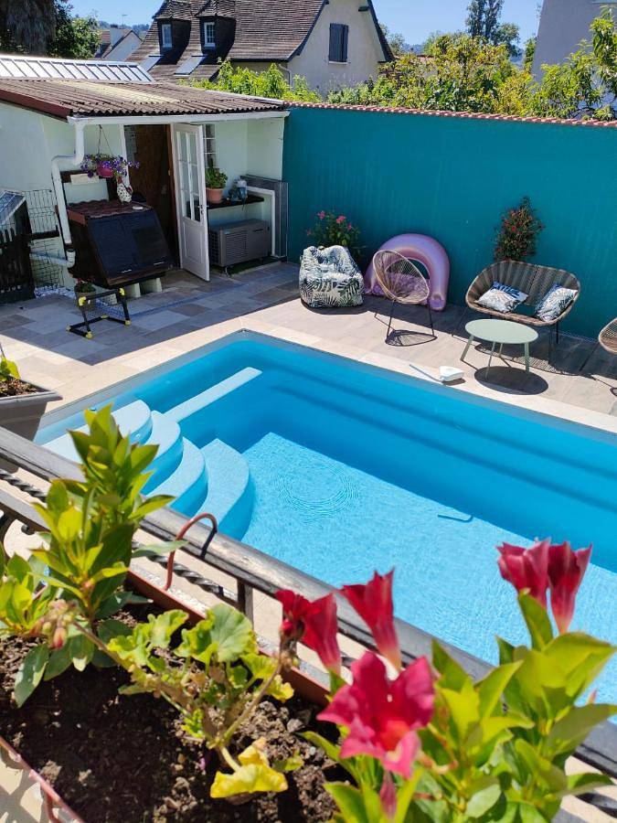 Double Room with Private Bathroom in Gelos, Béarn