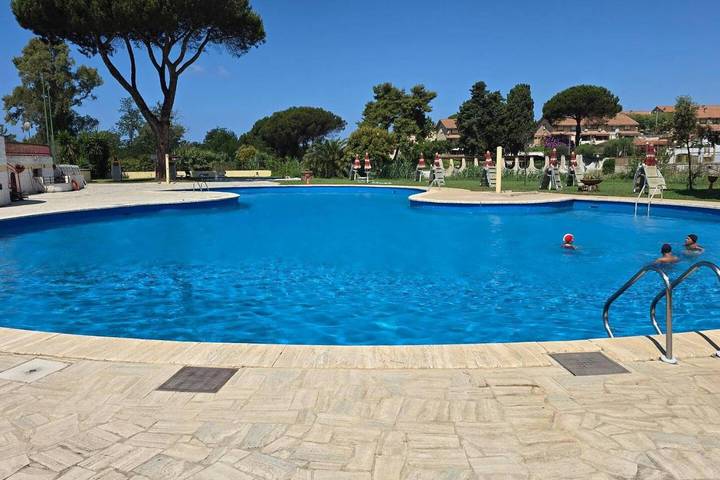 Villa per 9 persone, con Terrazza e Piscina a Ardea