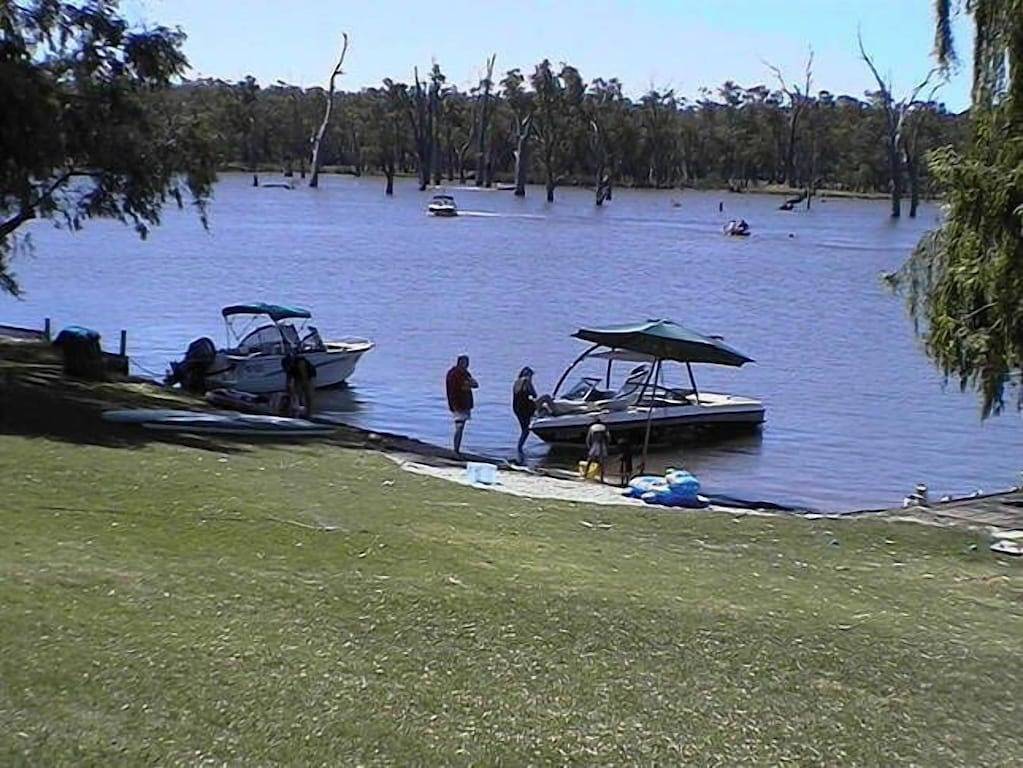 Bundalong Waterfront
Bundalongs wichtigstes Mietobjekt. 
Bundalong's Best in Bundalong, Shire of Moira