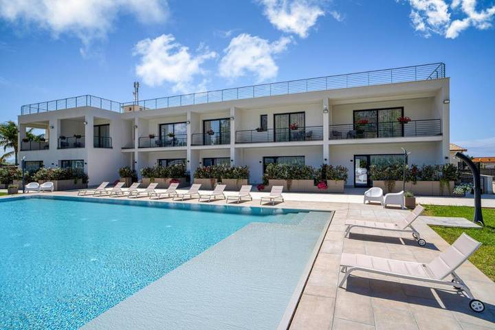 Ferienwohnung für 2 Personen, mit Pool und Ausblick sowie Garten - 1