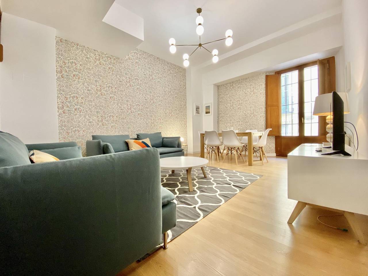 Apartamento vacacional entero, Charming Ópera - Apartamento dúplex con 3 dormitorios, 2 baños, piscina in Centro (Madrid), Madrid