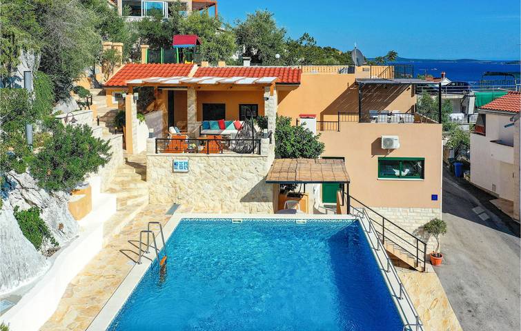 Ferienhaus für 10 Personen, mit Terrasse und Pool, mit Haustier in Split-Dalmatien - 2
