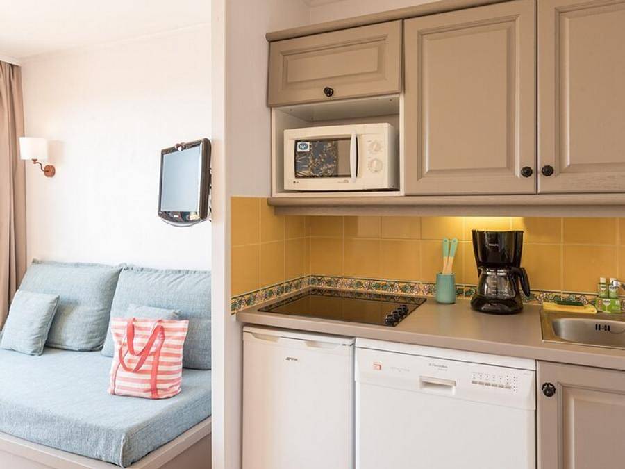 Pierre & Vacances Résidence Les Rivages des Issambres - Studio 4 personnes - 1 coin nuit - Terrasse ou balcon in Roquebrune-sur-Argens, Côte méditerranéenne (France)