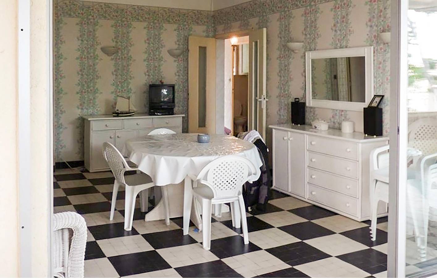 Charmant appartement d'une chambre avec vue sur la mer et terrasse, à 400 m de la plage in Carry-le-Rouet, Côte méditerranéenne (France)