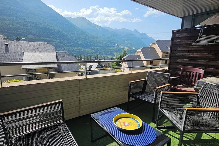 Location de vacances pour 4 personnes, avec balcon et piscine à Luz-Saint-Sauveur