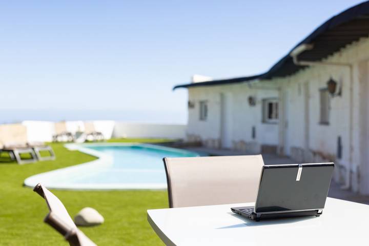 Location de vacances pour 2 personnes, avec piscine ainsi que jardin et terrasse dans Las Palomas