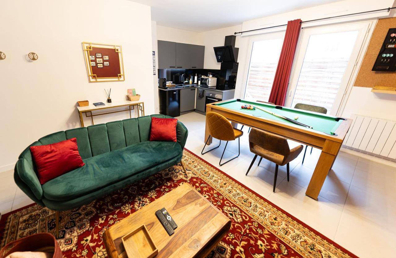 Appartement entier, Centre Ville Climatisation Parking Billard in Villefranche-sur-Saône, Beaujolais