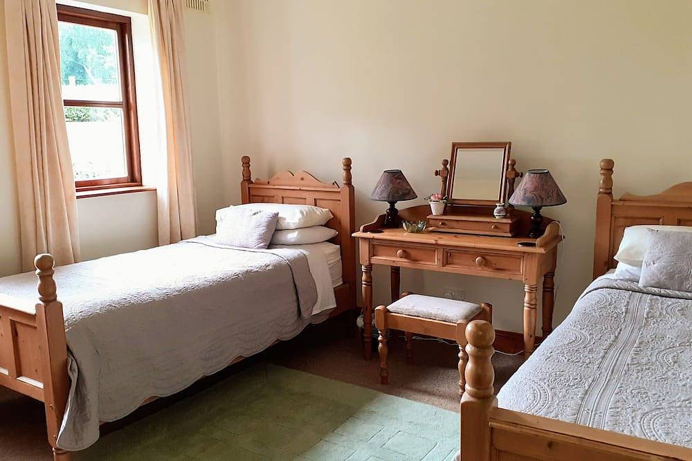 Fraoch Cottage, family friendly in Garrykennedy, County Tipperary in Nenagh, Lough Derg