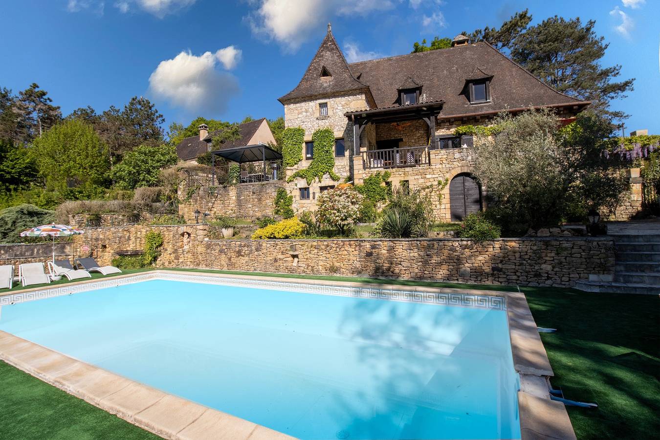 Maison de vacances « Le Pigeonnier de Sinzelle » avec piscine privée, terrasses et Wi-Fi in Saint-Cyprien (Aquitaine), Périgord Noir