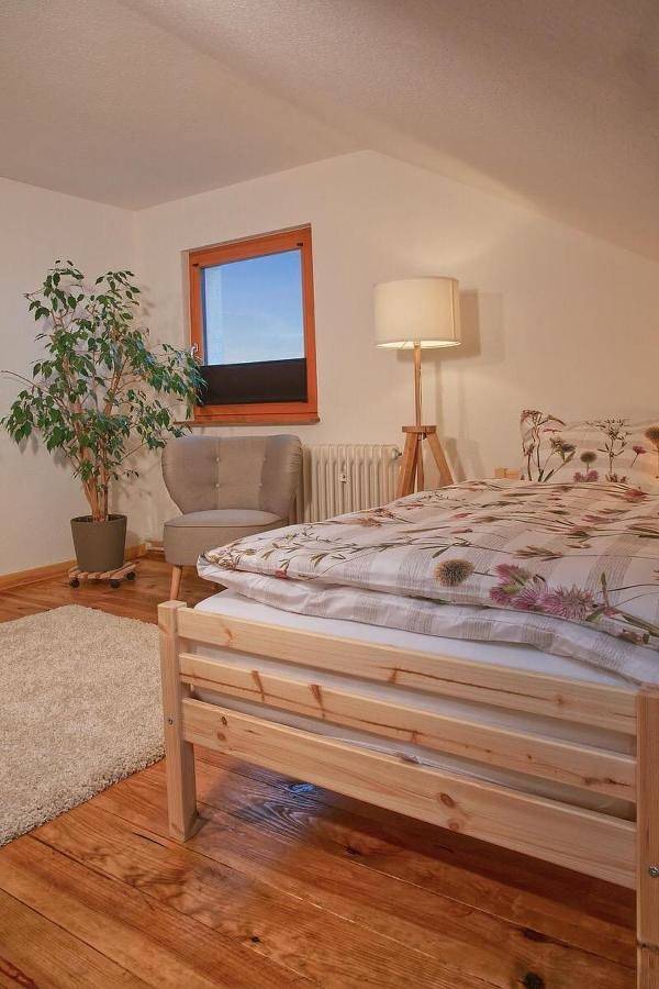 Ferienwohnung für 4 Personen, mit Terrasse und Ausblick in Meißner