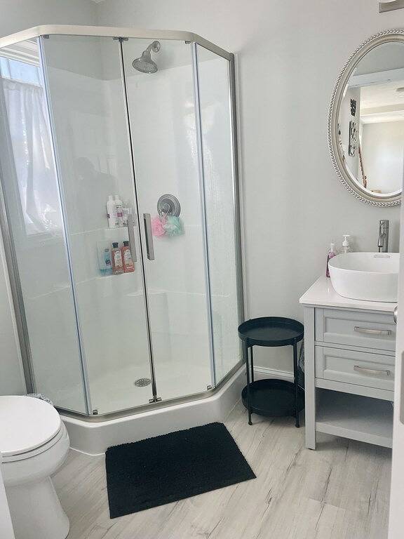 Cozy Costal Cottage ~ Prime Location ~ Just Seconds from Hills Beach! in Biddeford, York County