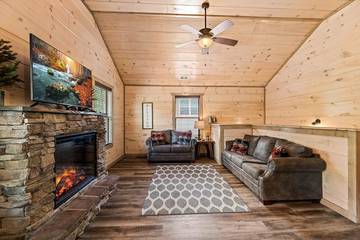 Log Cabin for 12 Guests in Pigeon Forge, Sevier County, Picture 2