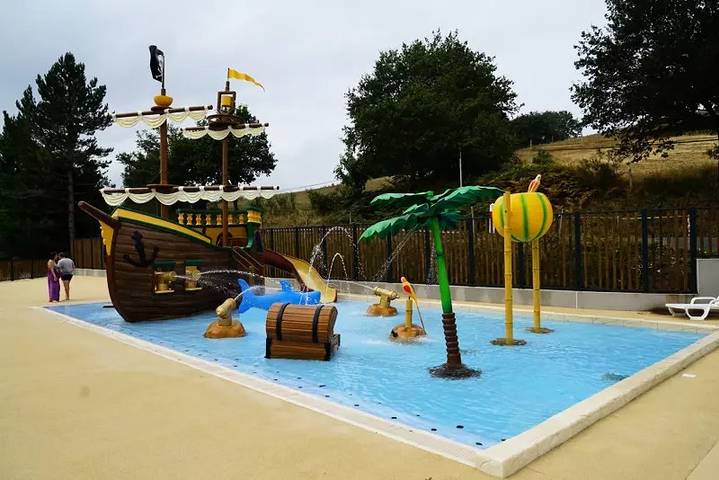 Camping pour 6 personnes, avec terrasse et piscine dans l' Aveyron - 3