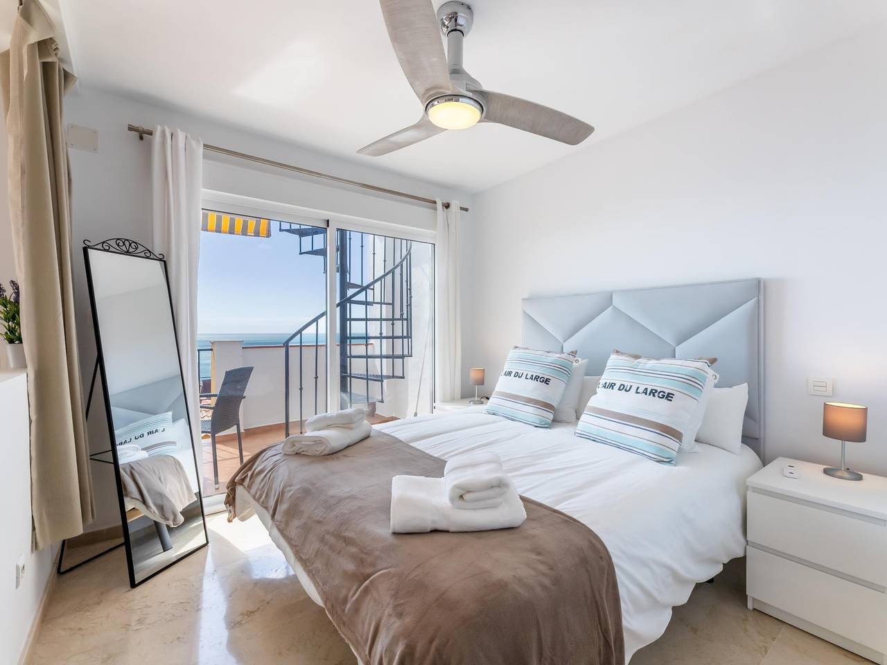 Apartamento vacacional entero, Vb Carvajal Frente al mar 2Hab Ático in La Capellania, Benalmádena