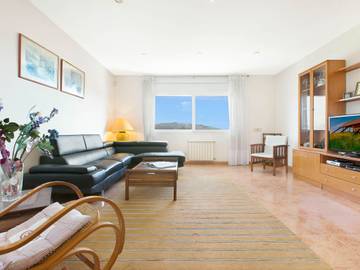 Villa for 10 Guests in Lloret de Mar, Girona Province, Picture 4