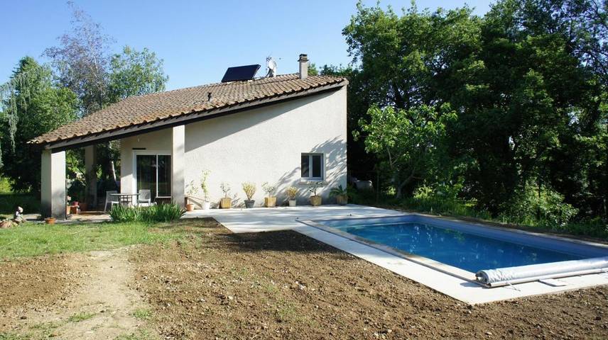 Location de vacances pour 8 personnes, avec vue ainsi que jardin et piscine à Chomérac - 2