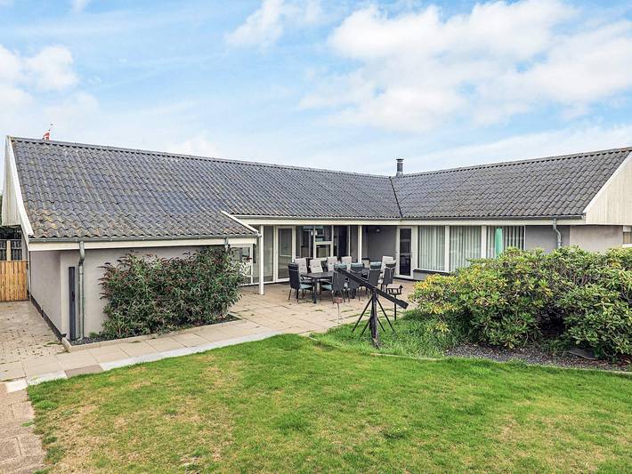 Feriehus for 9 personer, med Terrasse og Hage i Skagen