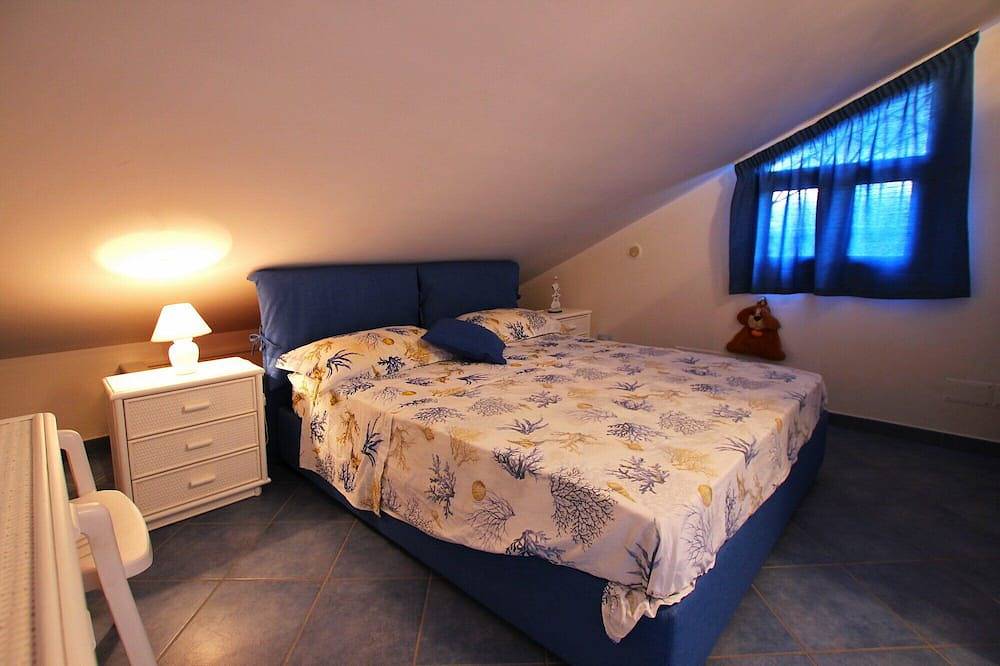 Entire apartment, Sea front apartments with Pool, Terrace with Sea View, Wifi, near Cefalu Palermo in Piana Calzata, Palermo Province