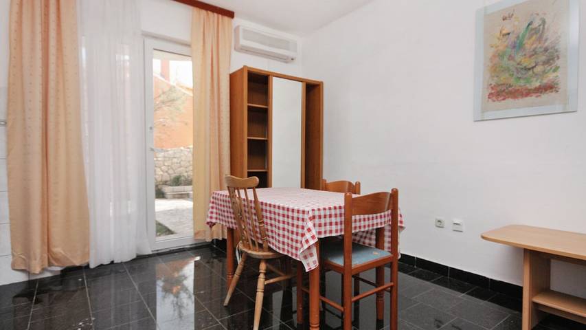 Ferienwohnung für 6 Personen, mit Terrasse in Razanac - 4