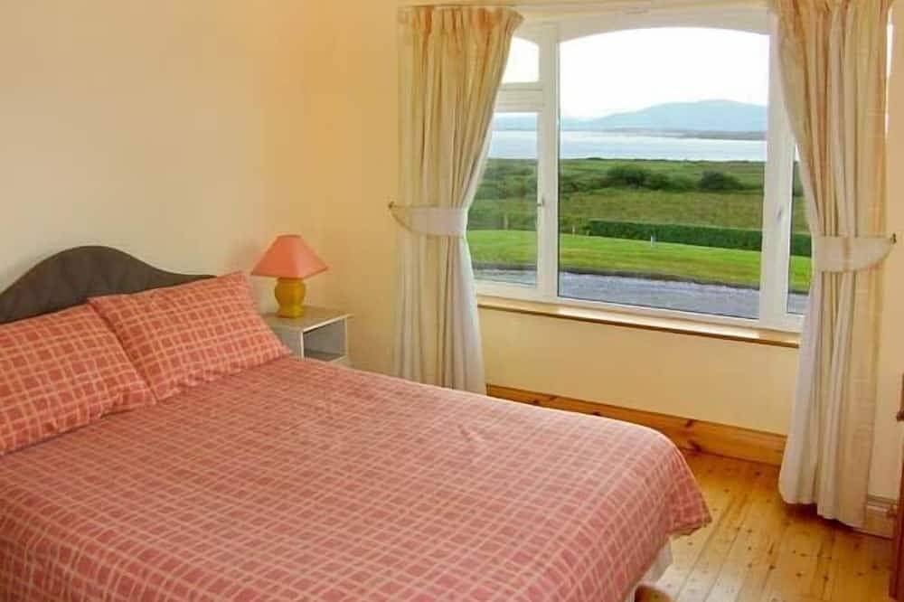 Heron'S Nest, family friendly, with open fire in Inch, County Kerry in Dingle Peninsula
