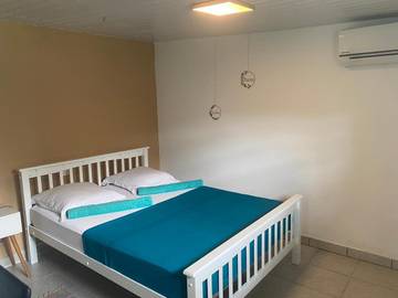 Gîte pour 2 personnes, avec jardin et terrasse à Remire-Montjoly