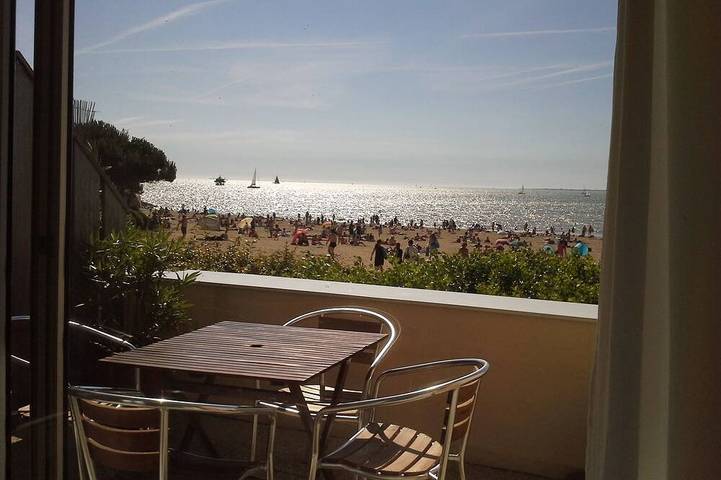 Gîte pour 4 personnes, avec terrasse dans Plage Des Minimes