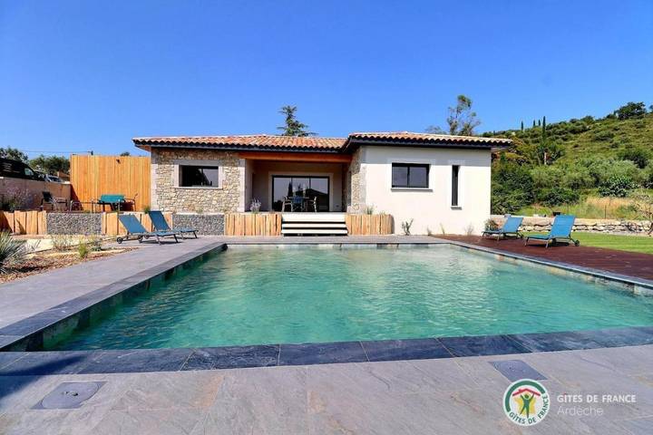 Chalet para 8 personas, con vistas además de jardín y piscina - 1