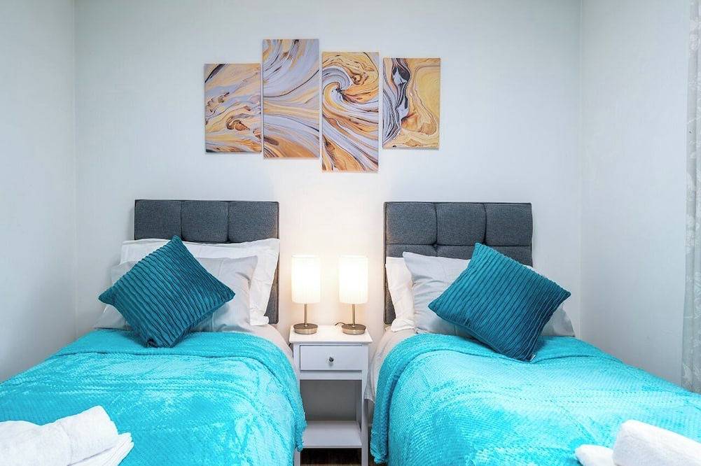 Entire apartment, Lovely  1 Bedroom Apartment with Free Paarking and garden in Crawley in Crawley, West Sussex