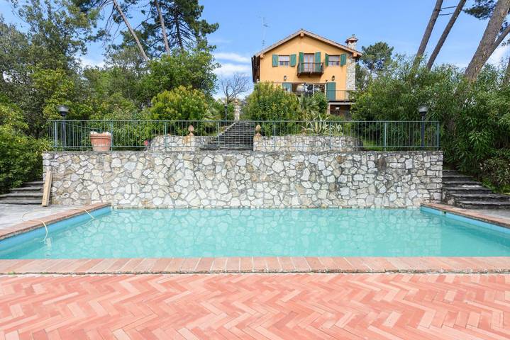 Villa per 10 persone, con giardino e piscina a Massarosa