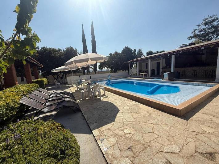 Casas e apartamentos de temporada para 18 pessoas, com balcão e jardim e ainda piscina em Mairinque