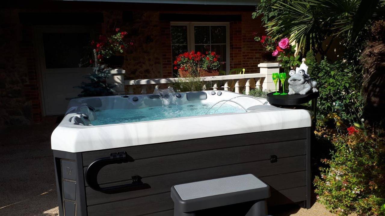 Double Room with Shared Bathroom in Pierry, Marne