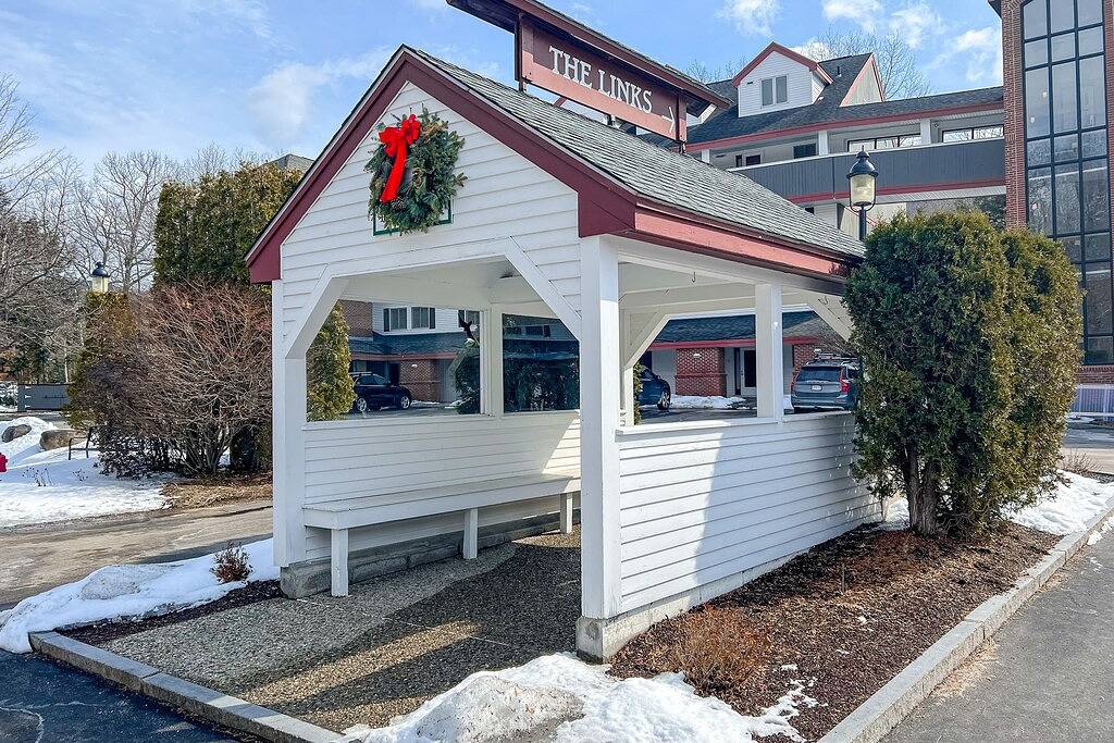 Ganze Wohnung, Riverfront condo with mountain view & ski shuttle: walk to town, hiking, skiing in Lincoln (NH), Franconia Notch