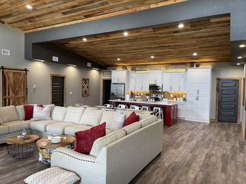 Log Cabin for 16 People in Ouachita National Forest, Arkansas, Photo 2