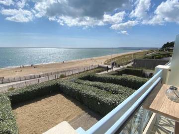 Gîte pour 4 personnes, avec vue et terrasse dans Plage Bonne-Source