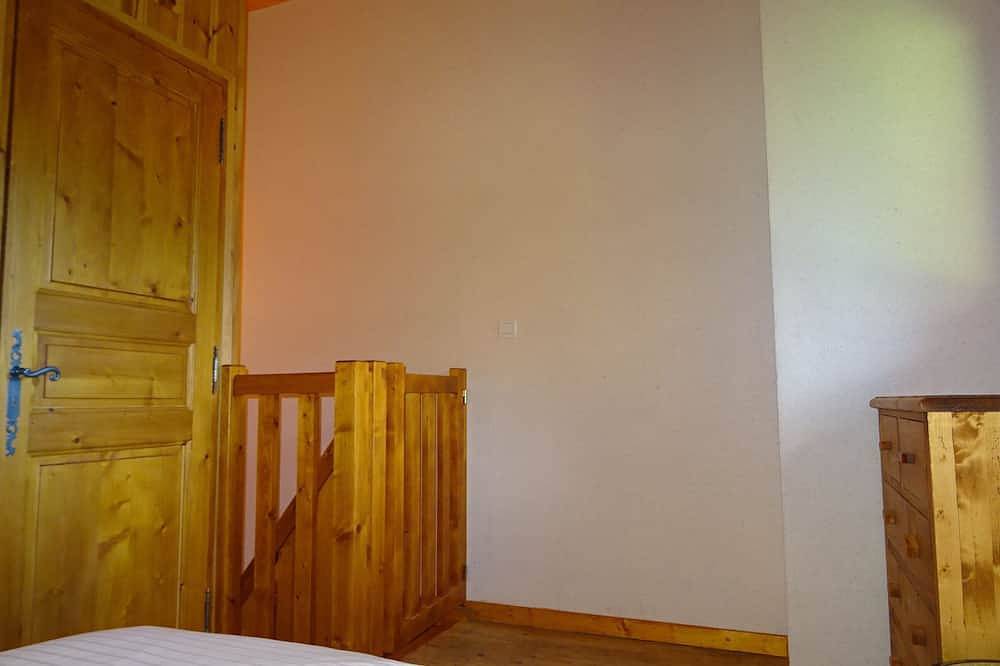 Apartamento entero, 4/6 person duplex apartment in chalet, balcony, swimming pool in La Chapelle-en-Valgaudémar, Parque Nacional de los Ecrins