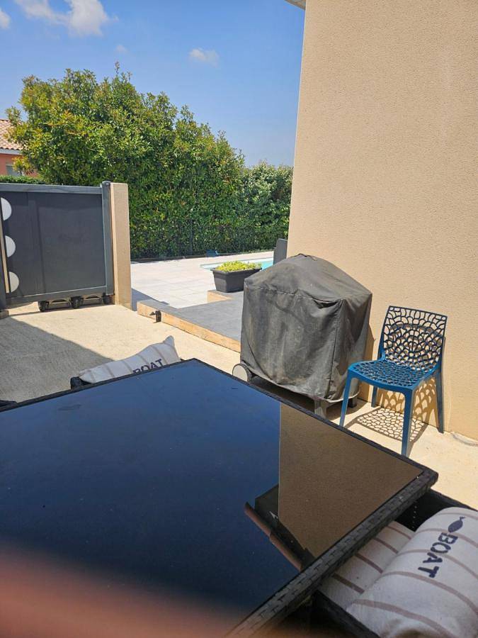 Location de vacances pour 6 personnes, avec piscine ainsi que terrasse et vue à Roujan - 2