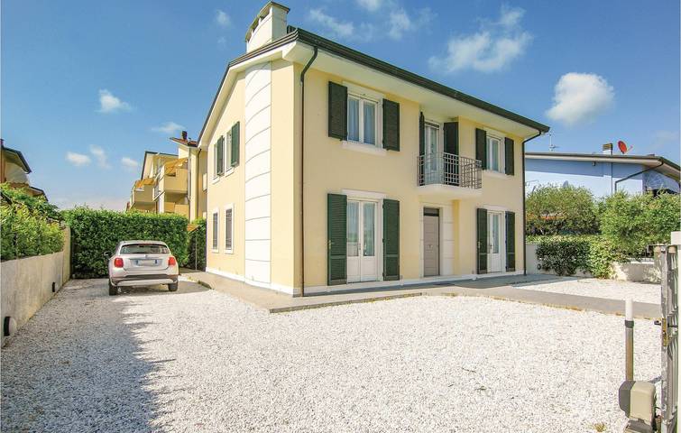 Location de vacances pour 8 personnes, avec Terrasse dans Torre del Lago Puccini