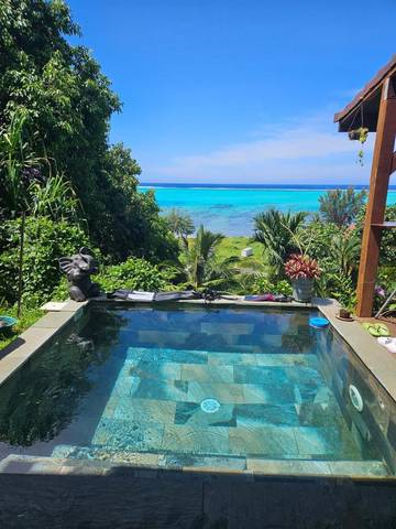 Chambre d’hôte pour 2 personnes, avec terrasse et jardin ainsi que vue et piscine dans Mo'orea