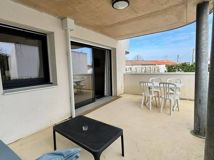 Appartement de vacances pour 4 personnes, avec piscine et balcon, animaux acceptés