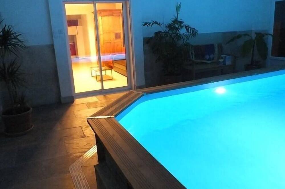 La Petite Maison Sous Les Pins-Piscine Interieure in Aix-en-Provence, Région d'Aix-en-Provence