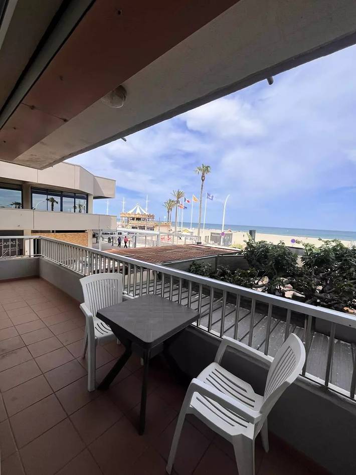 Gîte pour 4 personnes, avec terrasse dans Casino Du Canet En Rousillon