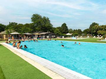 Mobil home pour 6 personnes, avec bassin pour enfant à Monceaux-sur-Dordogne