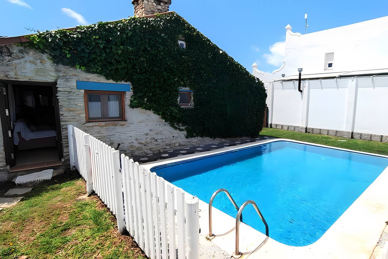Casa vacacional 'Casa de Piedra' con piscina privada, Wi-Fi y aire acondicionado in Playa El Palmar, Vejer de la Frontera