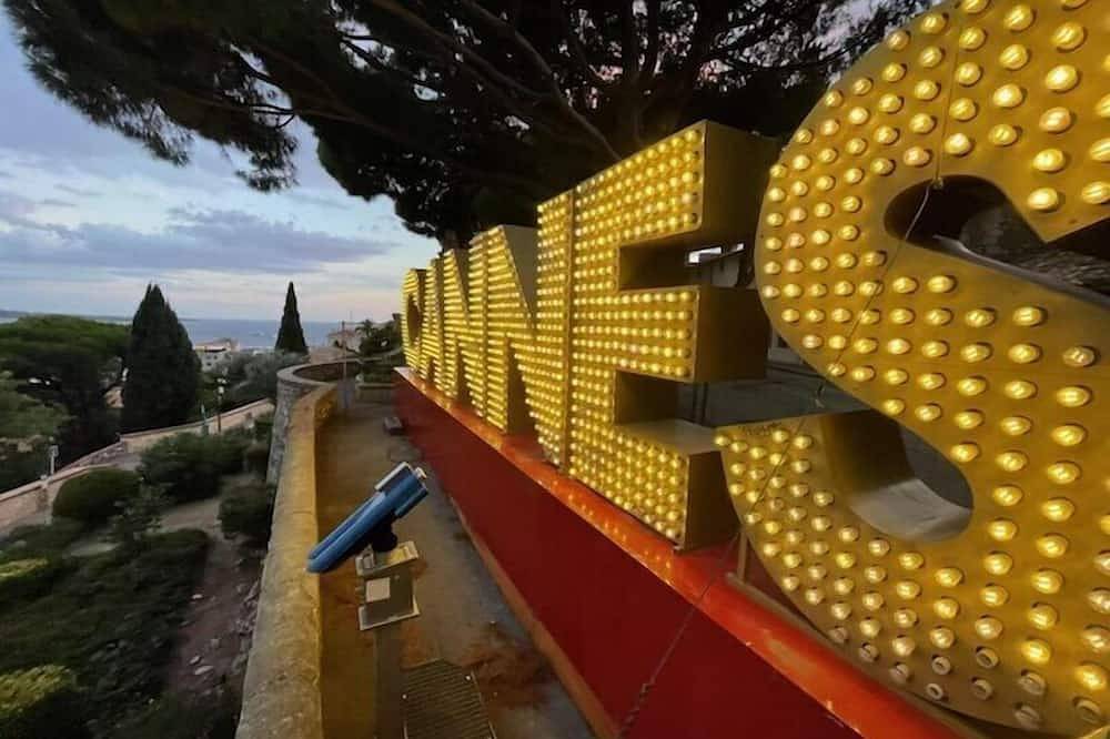 Entire apartment, Super Cannes rental 3 *** 2 to 4 pers 15 minutes walk from Center Clim Parking in Cannes, Mediterranean Coast (France)
